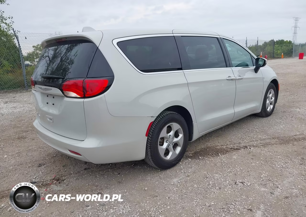 2017 Chrysler Pacifica Lx VIN:2C4RC1CG1HR578879 - 4