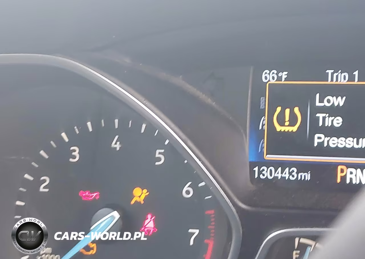 2015 Ford Focus Se VIN:1FADP3F29FL260353 - 16