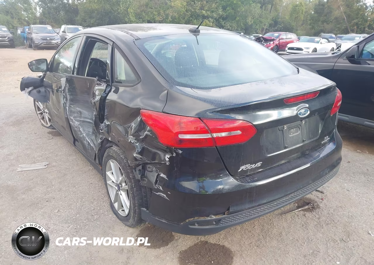 2015 Ford Focus Se VIN:1FADP3F29FL260353 - 3