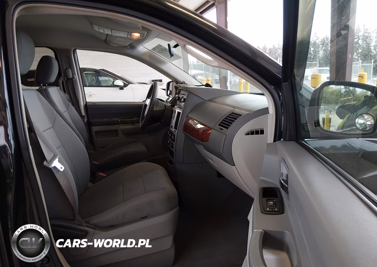 2009 Chrysler Town & Country Lx VIN:2A8HR44E89R571575 - 5