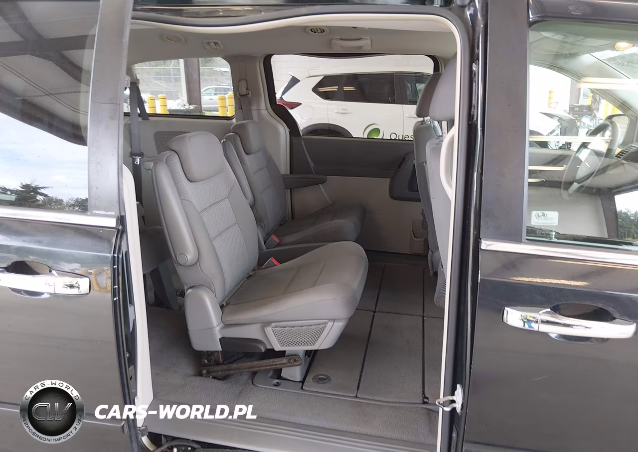 2009 Chrysler Town & Country Lx VIN:2A8HR44E89R571575 - 8