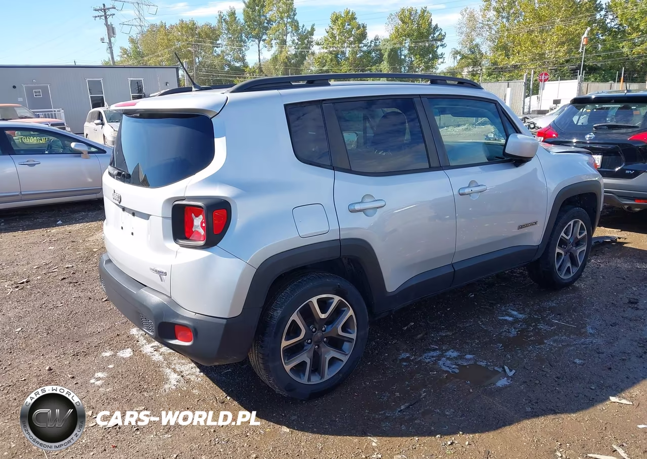 2017 Jeep Renegade Latitude 4X4 VIN:ZACCJBBB8HPF33062 - 4