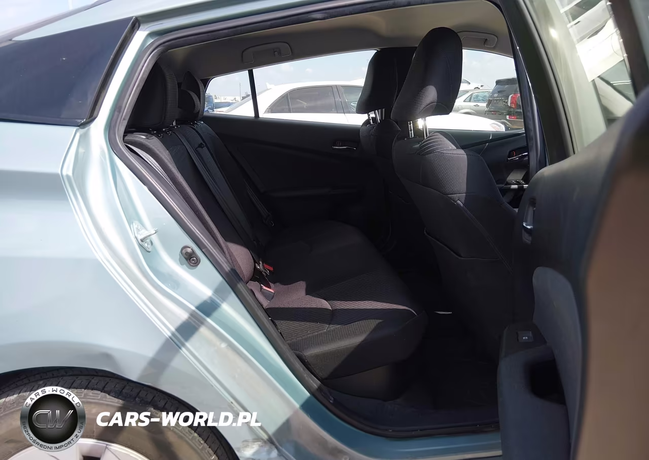 2016 Toyota Prius Two VIN:JTDKBRFUXG3005264 - 8