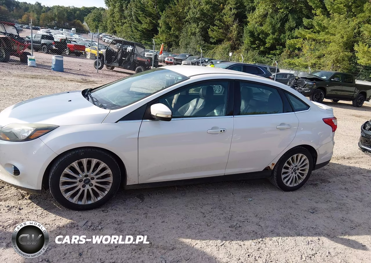 2012 Ford Focus Titanium VIN:1FAHP3J29CL480256 - 15