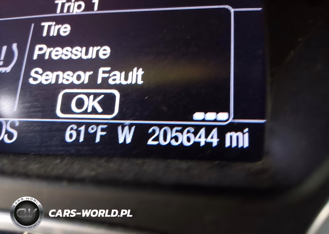 2012 Ford Focus Titanium VIN:1FAHP3J29CL480256 - 16