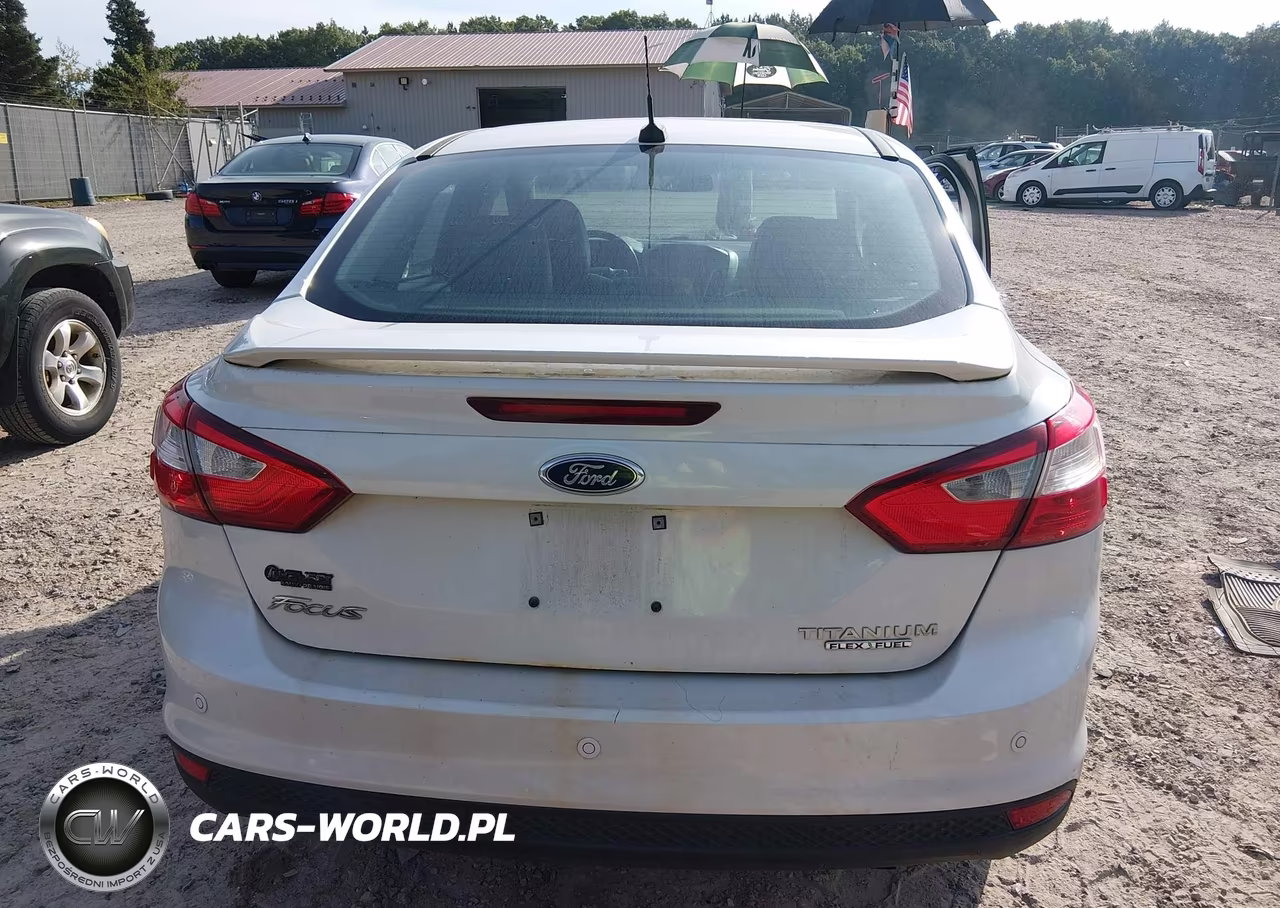 2012 Ford Focus Titanium VIN:1FAHP3J29CL480256 - 17