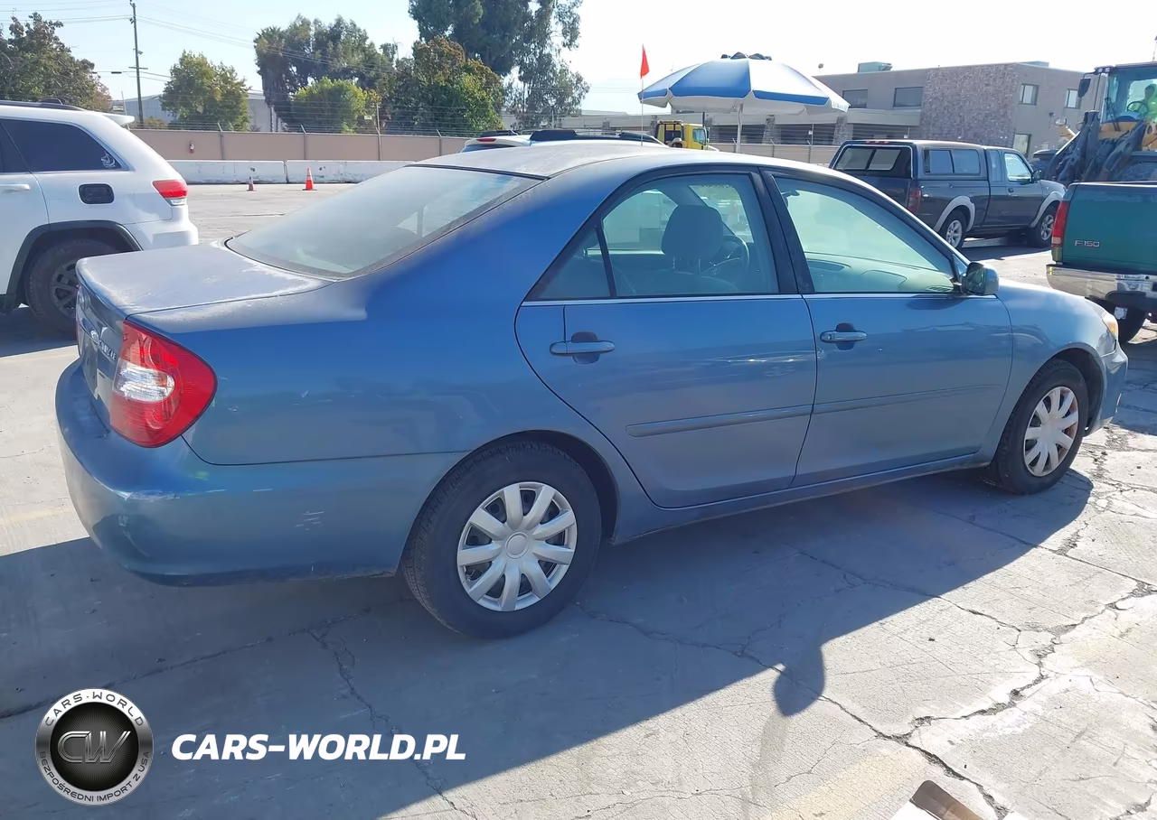 2003 Toyota Camry Le VIN:JTDBE32K830230853 - 4