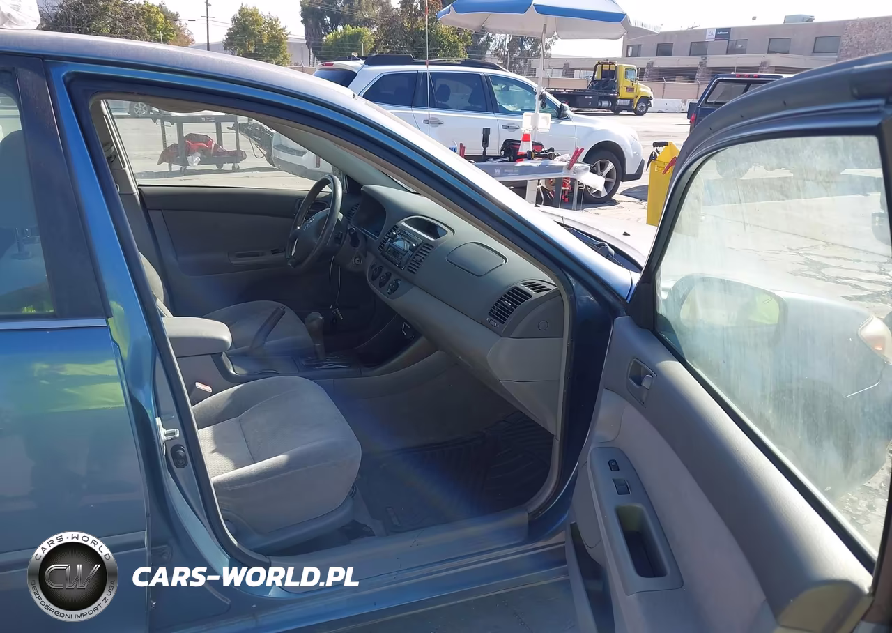 2003 Toyota Camry Le VIN:JTDBE32K830230853 - 5