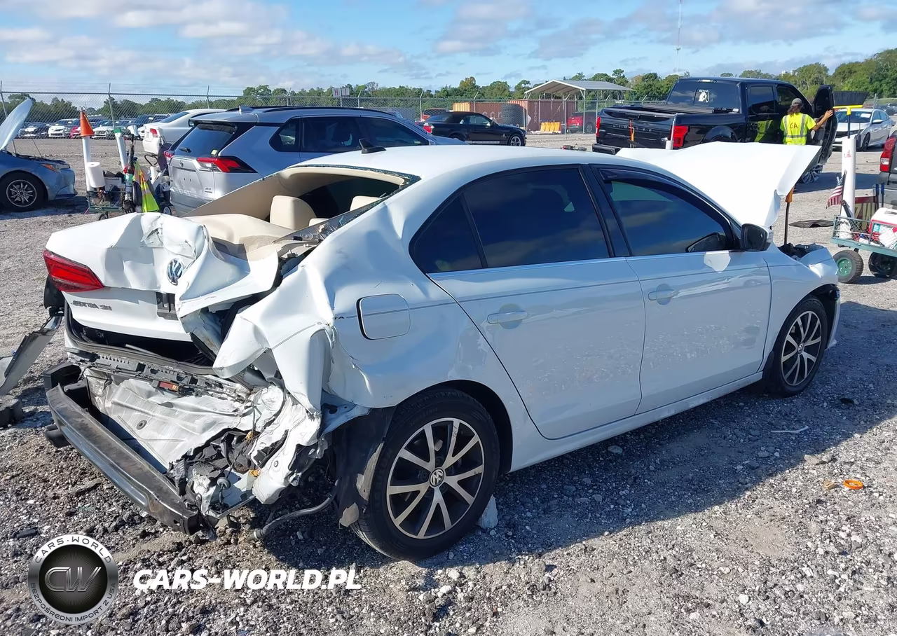 2017 Volkswagen Jetta 1.4T Se VIN:3VWDB7AJ6HM319825 - 4