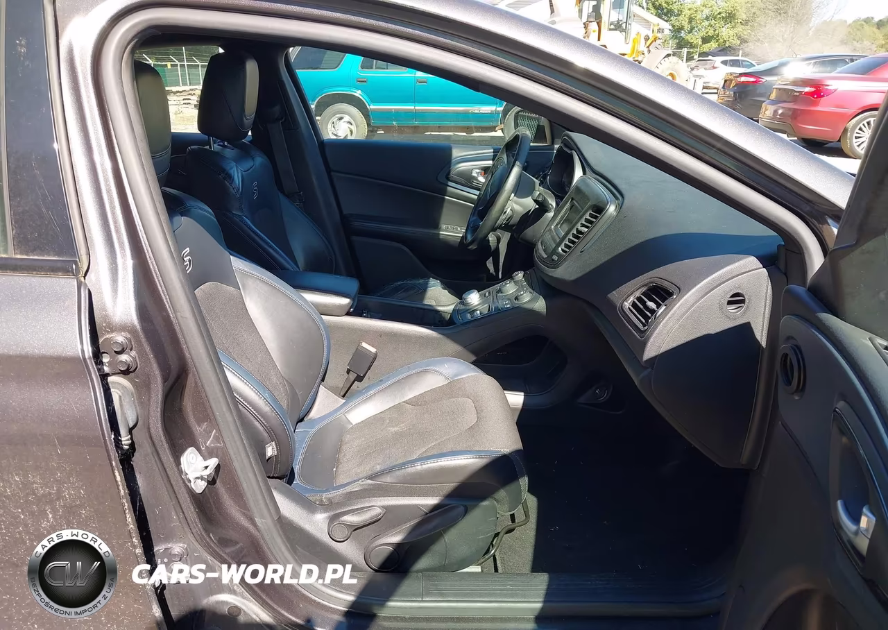 2015 Chrysler 200 S VIN:1C3CCCBG7FN639167 - 5