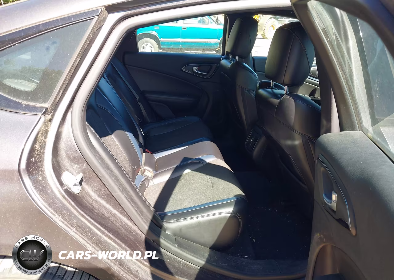 2015 Chrysler 200 S VIN:1C3CCCBG7FN639167 - 8
