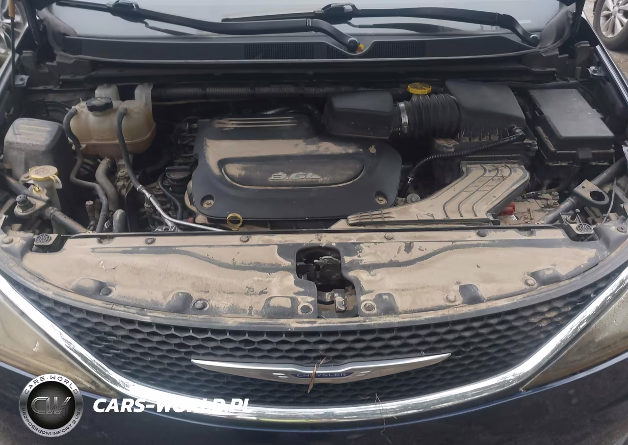 2018 Chrysler Pacifica Touring Plus VIN:2C4RC1FG9JR128334 - 15