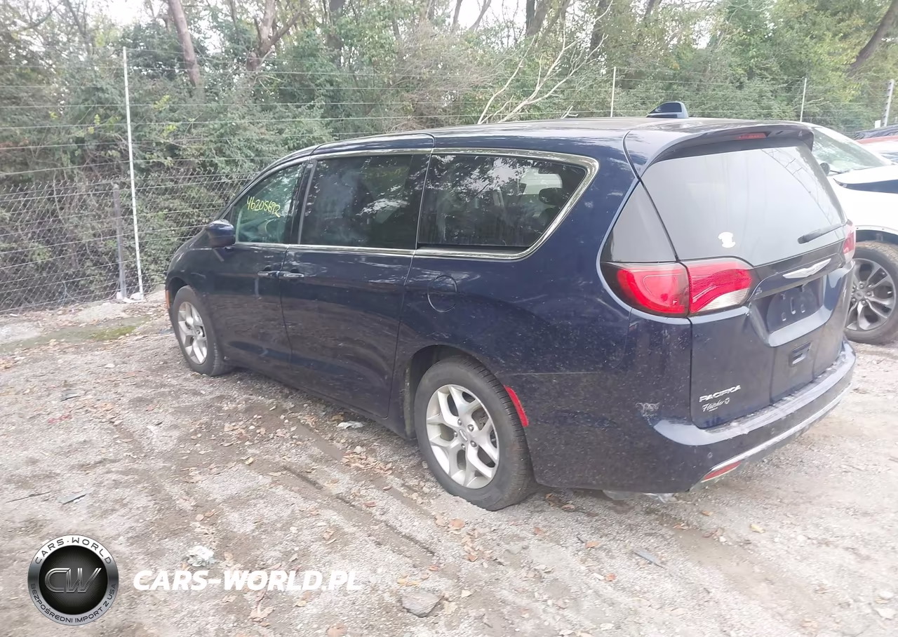 2018 Chrysler Pacifica Touring Plus VIN:2C4RC1FG9JR128334 - 3