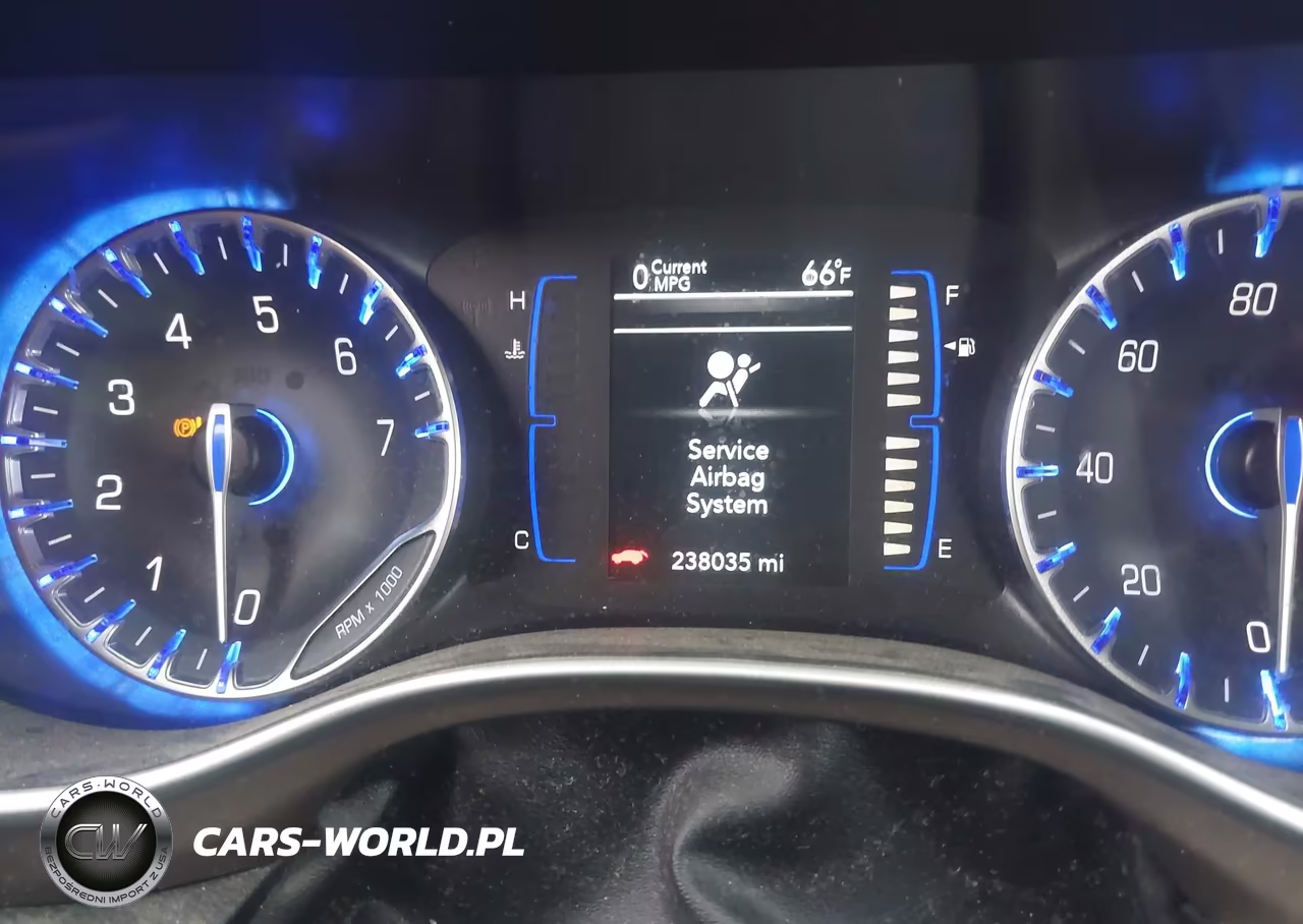 2018 Chrysler Pacifica Touring Plus VIN:2C4RC1FG9JR128334 - 7