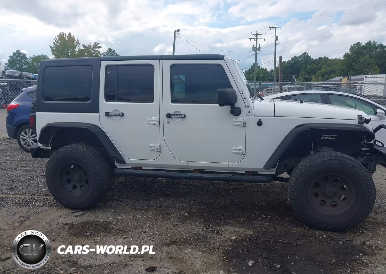 2013 Jeep Wrangler Unlimited Sport VIN:1C4BJWDG8DL690763 - 13