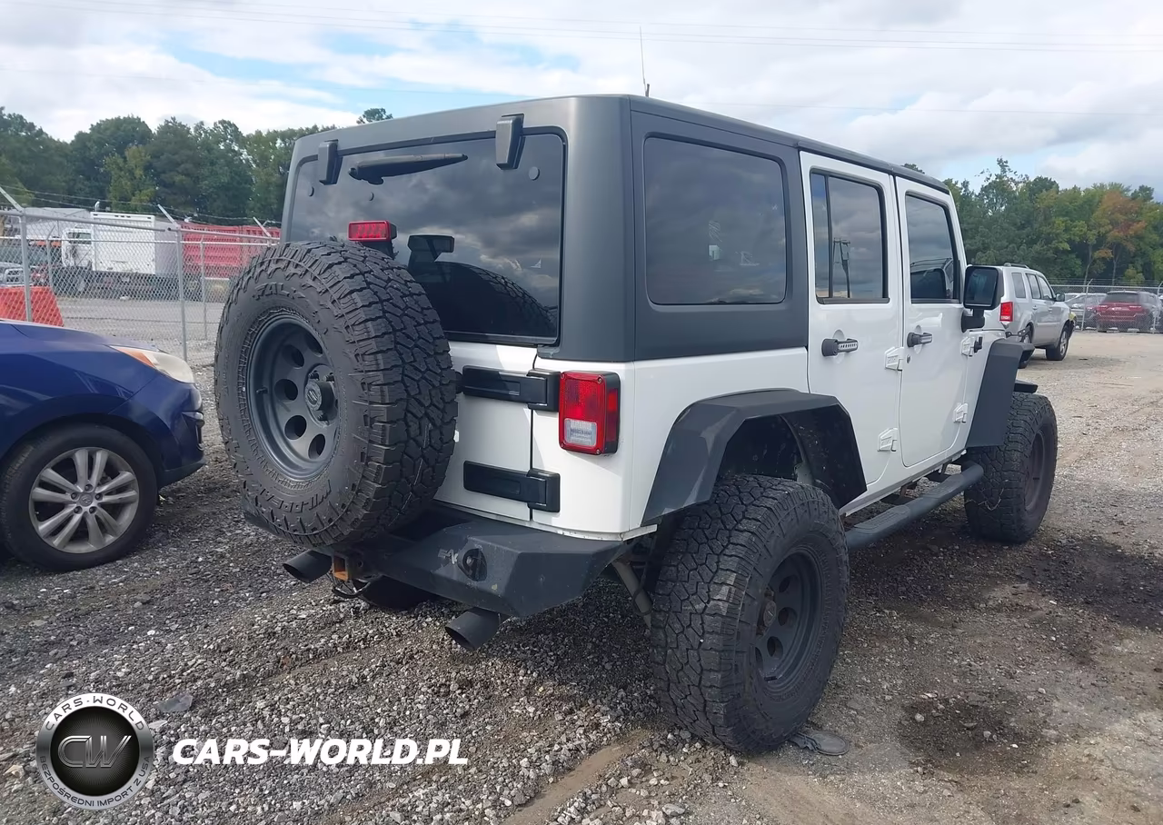 2013 Jeep Wrangler Unlimited Sport VIN:1C4BJWDG8DL690763 - 4
