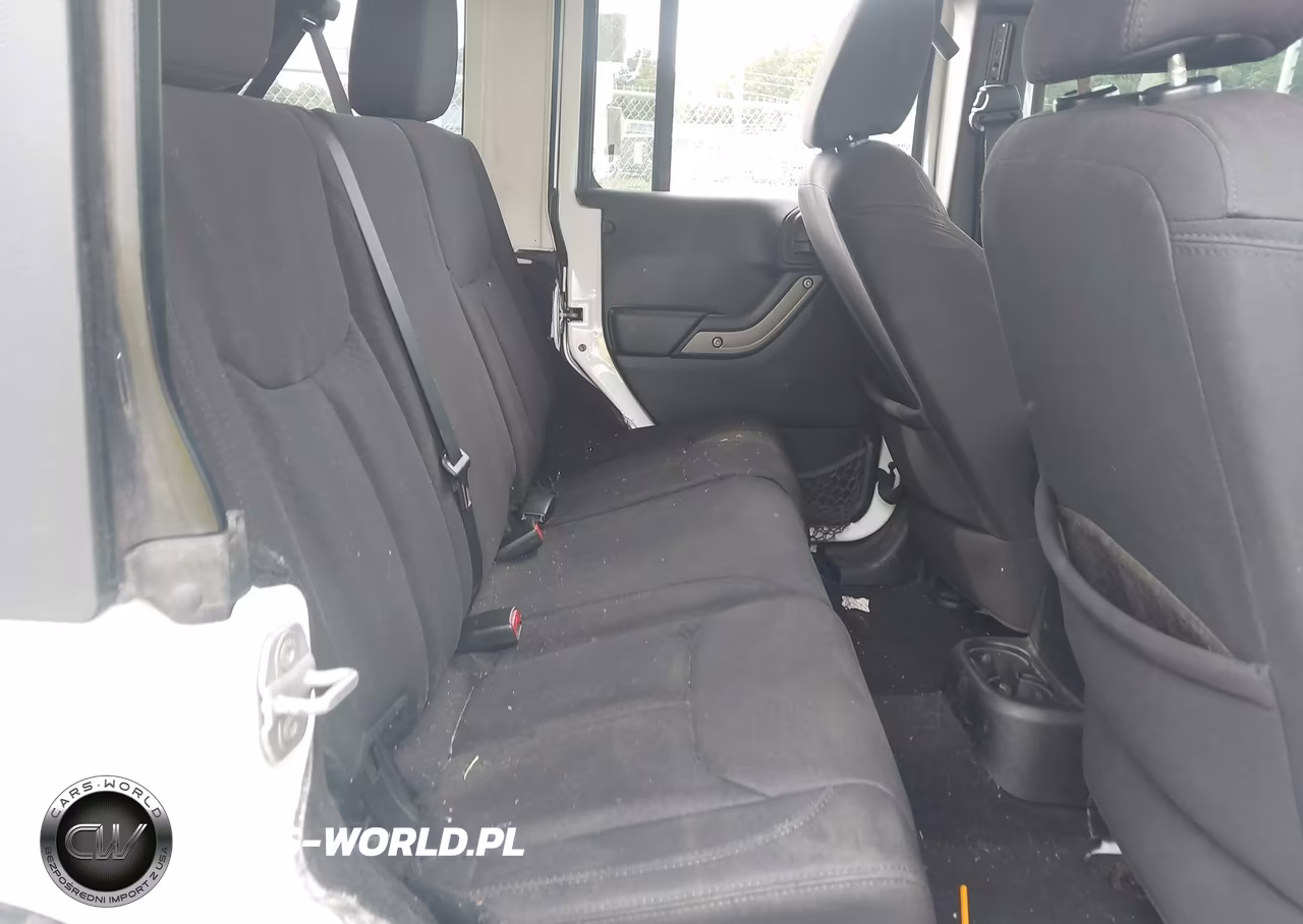 2013 Jeep Wrangler Unlimited Sport VIN:1C4BJWDG8DL690763 - 8