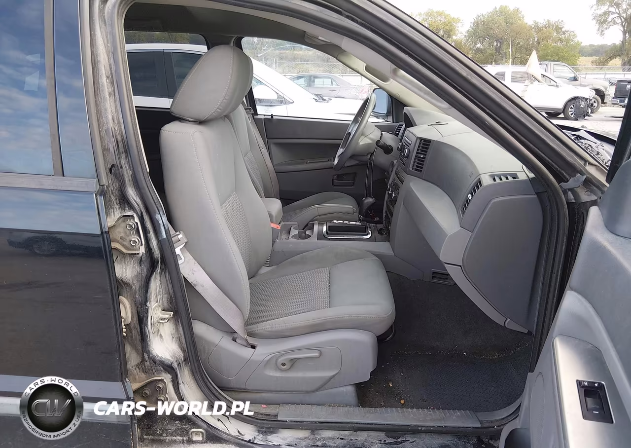 2007 Jeep Grand Cherokee Laredo VIN:1J8GR48K67C649420 - 5