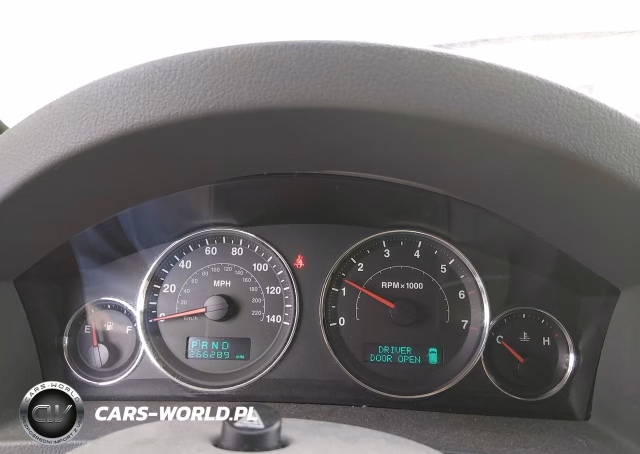 2007 Jeep Grand Cherokee Laredo VIN:1J8GR48K67C649420 - 7