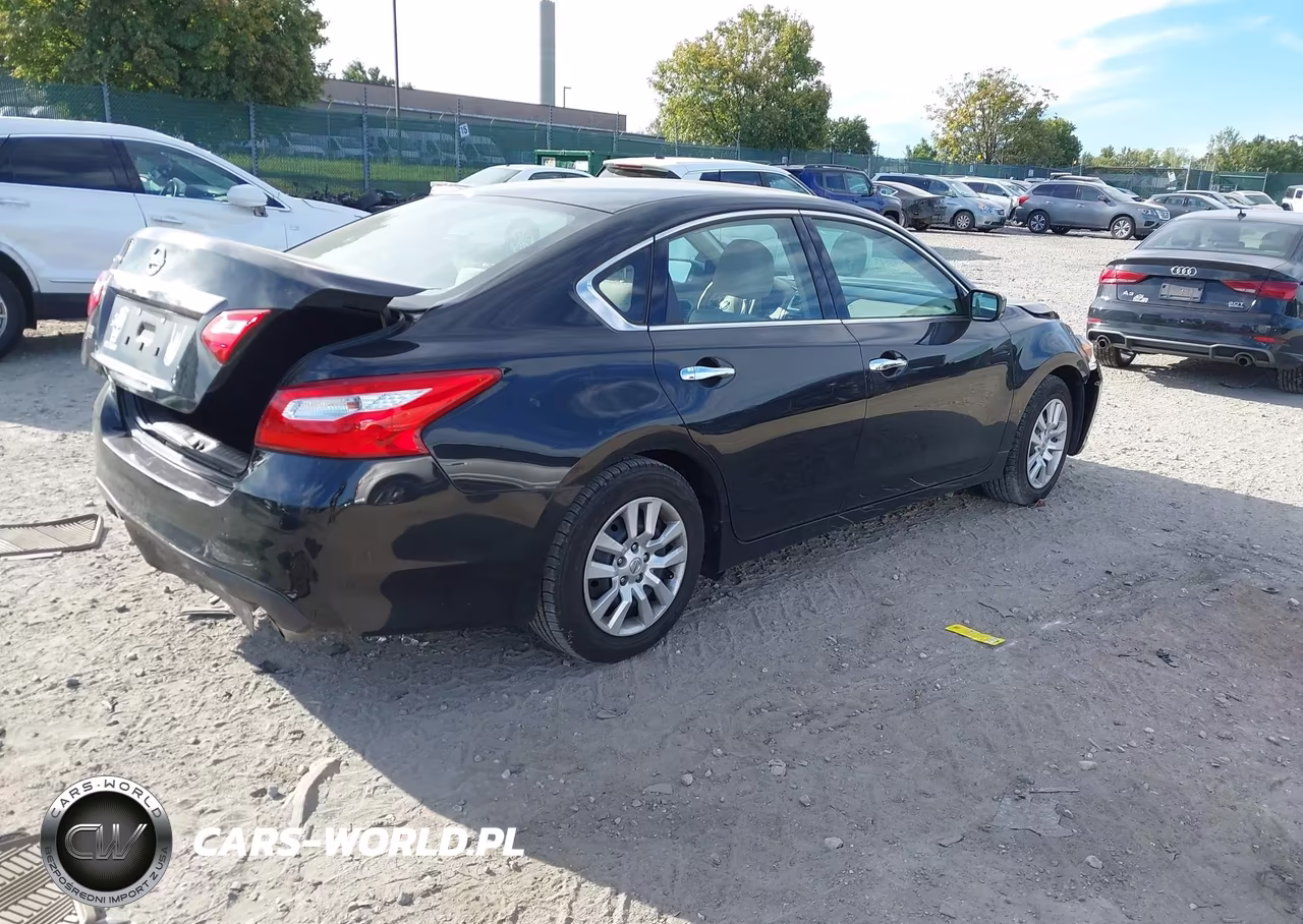 2017 Nissan Altima 2.5 S VIN:1N4AL3AP6HN355431 - 4