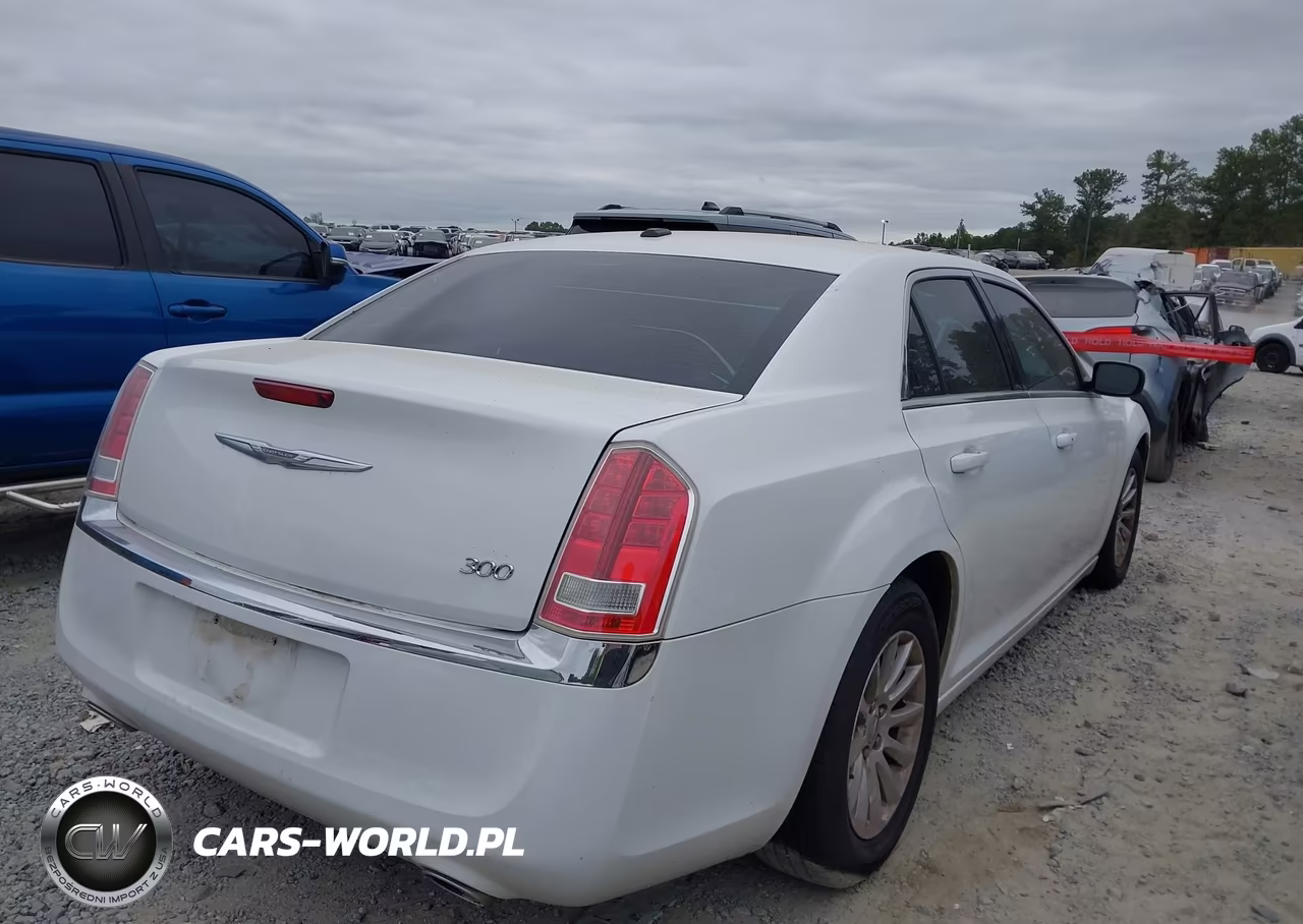 2014 Chrysler 300 VIN:2C3CCAAG2EH202979 - 4
