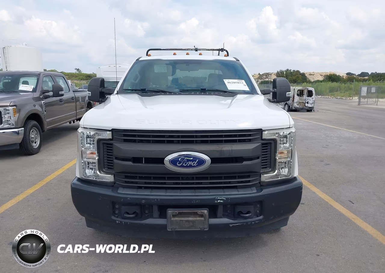 2019 Ford F-350 Chasis Xl VIN:1FD8X3G66KEC15927 - 12