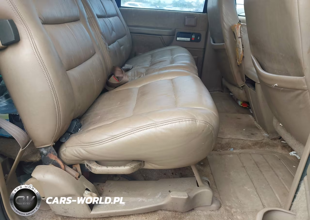 1994 Chevrolet Suburban K2500 VIN:1GNGK26K7RJ406479 - 8
