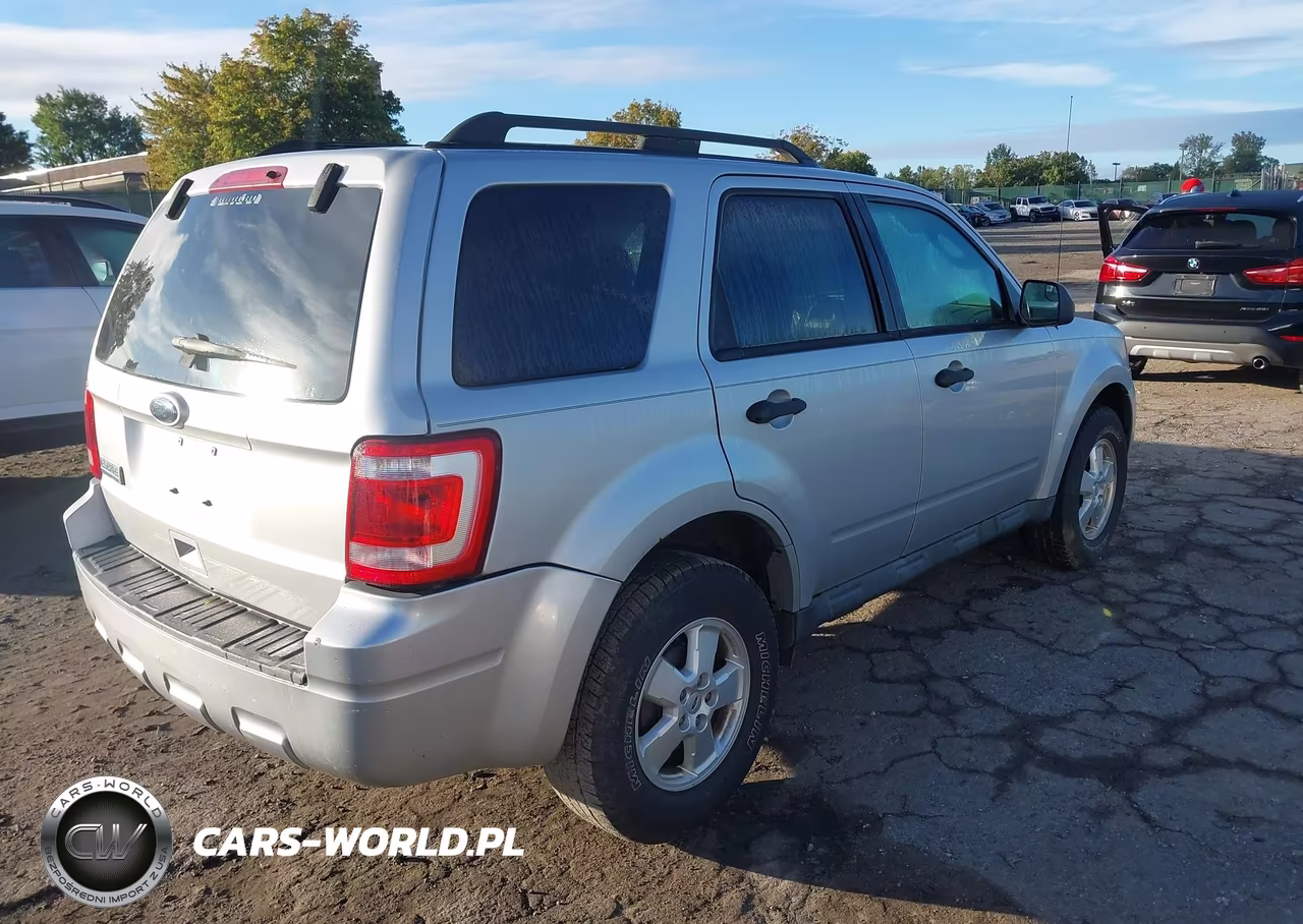 2010 Ford Escape Xlt VIN:1FMCU9D71AKC93812 - 4