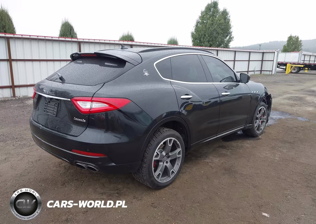 2017 Maserati Levante S VIN:ZN661YUS0HX230611 - 4