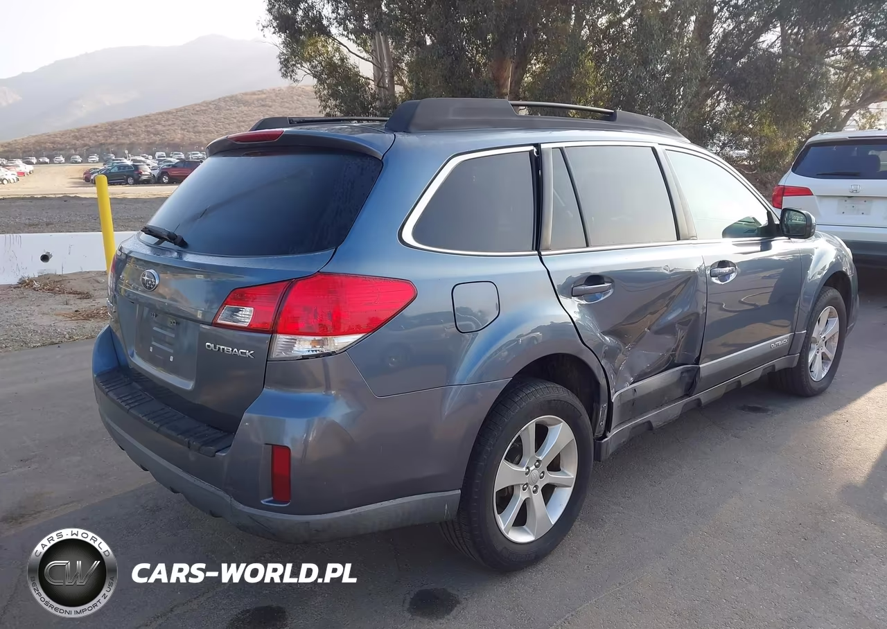 2013 Subaru Outback 2.5I Premium VIN:4S4BRCGC3D3261171 - 4
