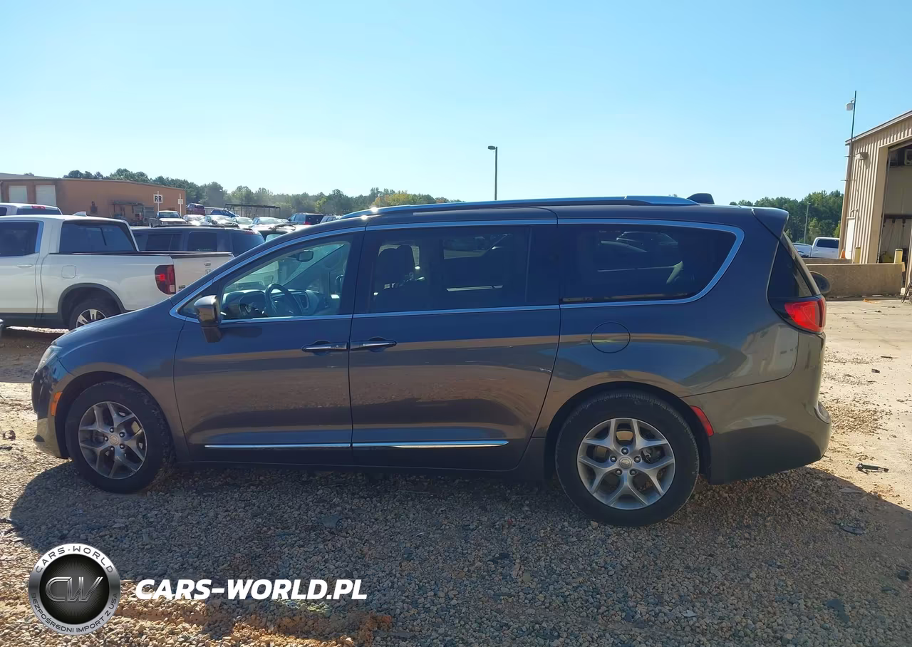 2018 Chrysler Pacifica Touring L VIN:2C4RC1BG9JR270897 - 14