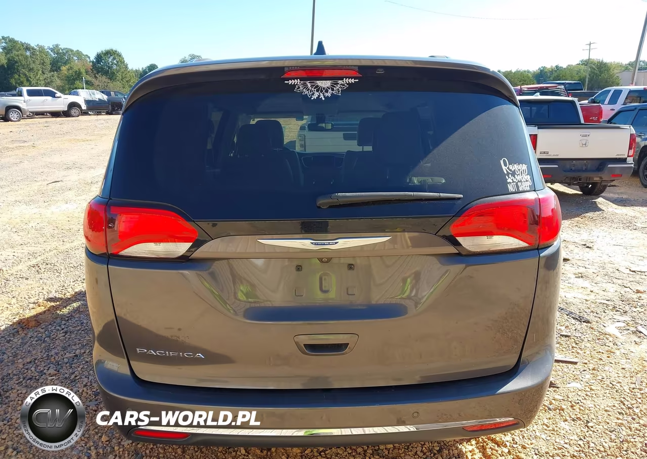 2018 Chrysler Pacifica Touring L VIN:2C4RC1BG9JR270897 - 16