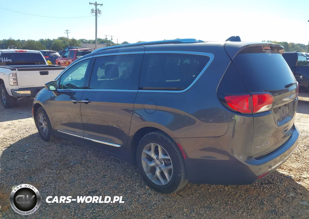 2018 Chrysler Pacifica Touring L VIN:2C4RC1BG9JR270897 - 3