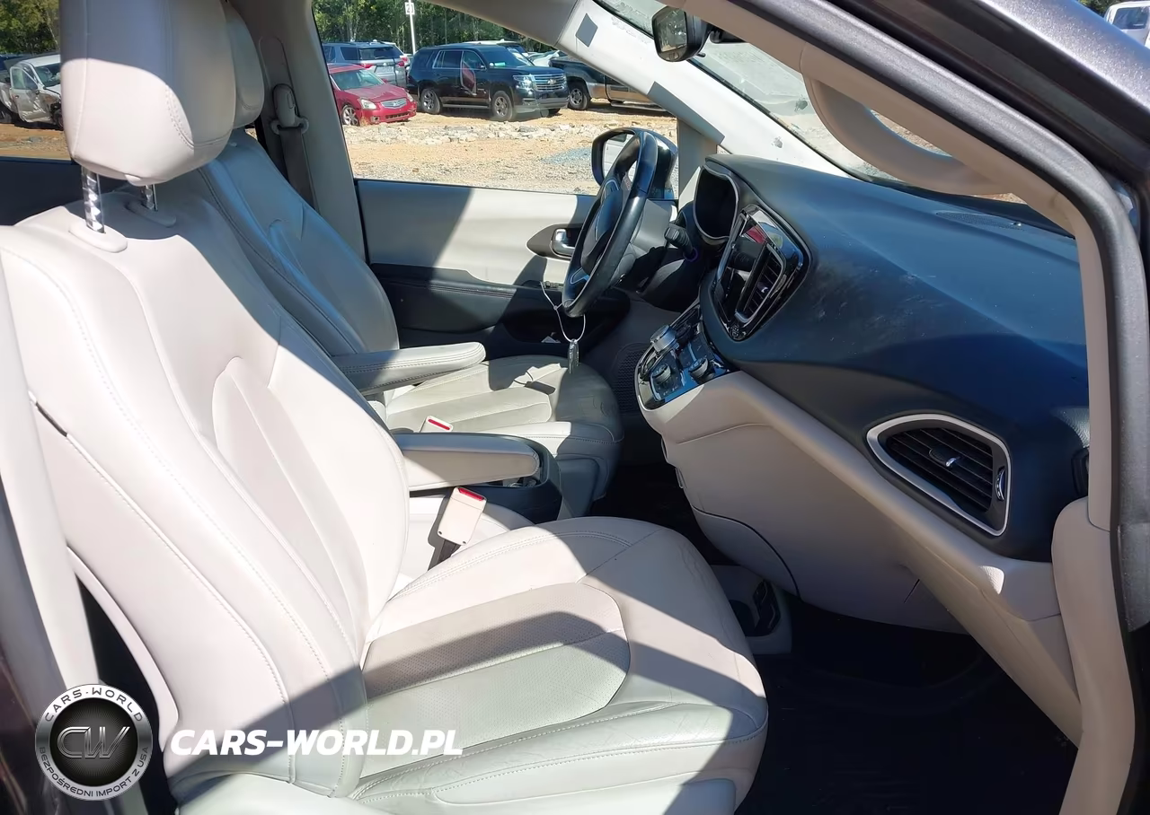 2018 Chrysler Pacifica Touring L VIN:2C4RC1BG9JR270897 - 5