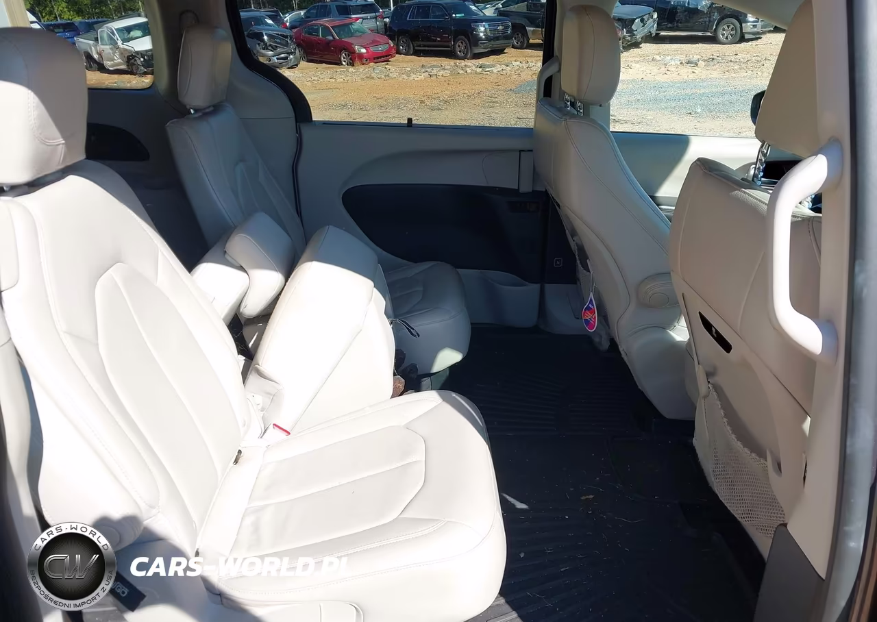 2018 Chrysler Pacifica Touring L VIN:2C4RC1BG9JR270897 - 8