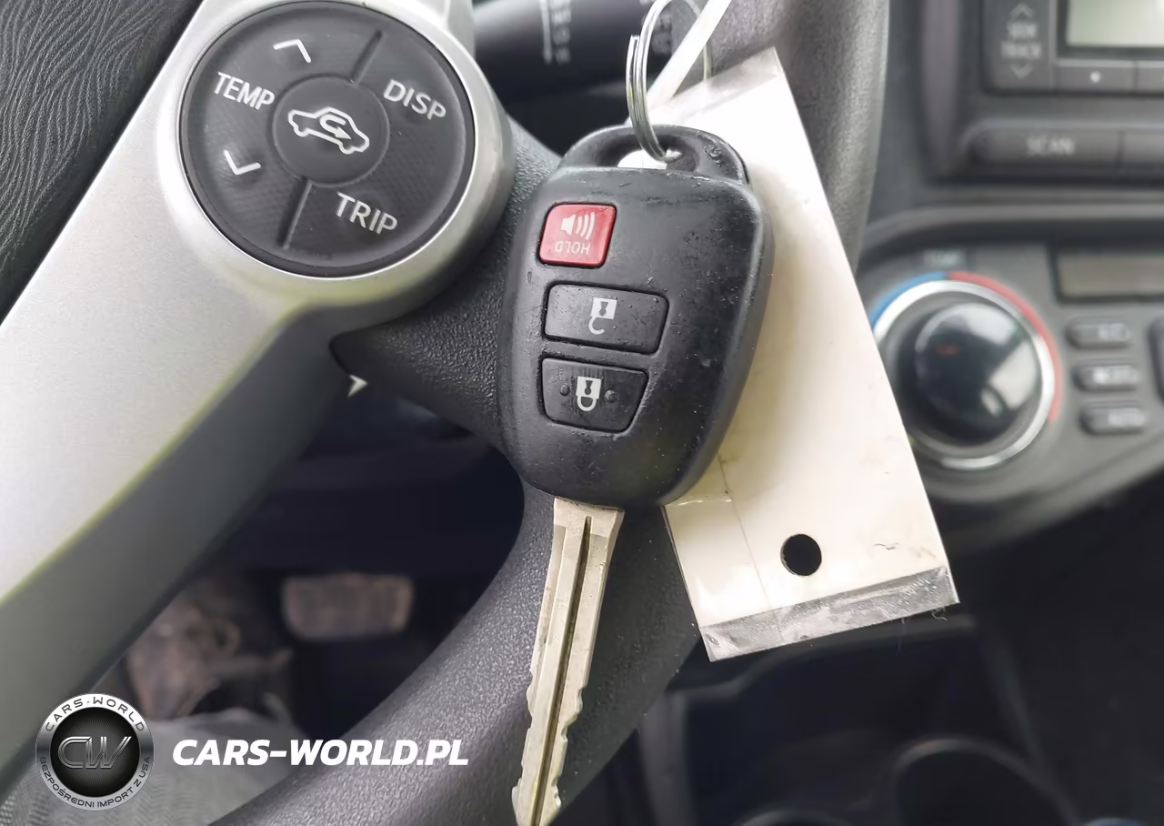 2012 Toyota Prius C One VIN:JTDKDTB34C1516835 - 11