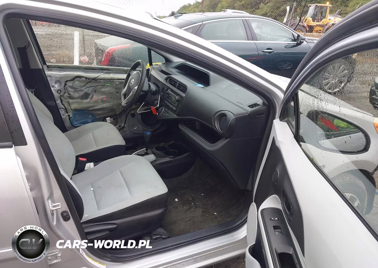 2012 Toyota Prius C One VIN:JTDKDTB34C1516835 - 5