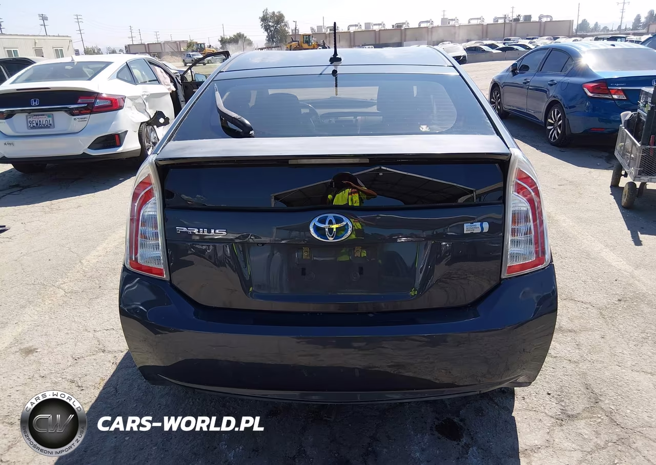 2014 Toyota Prius Three VIN:JTDKN3DU1E1745592 - 16