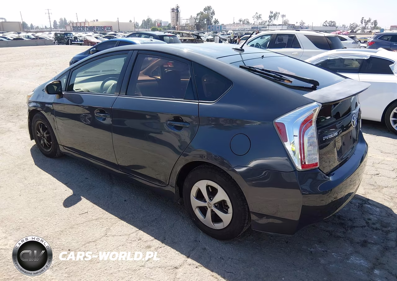 2014 Toyota Prius Three VIN:JTDKN3DU1E1745592 - 3