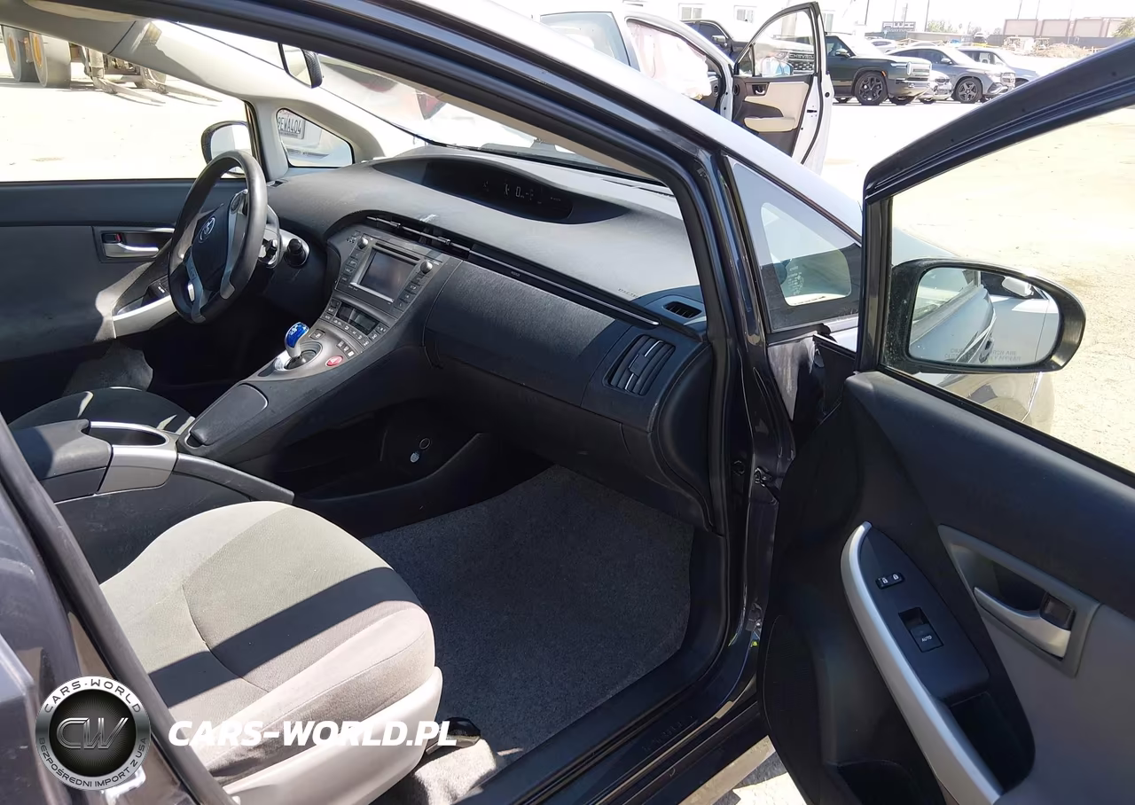 2014 Toyota Prius Three VIN:JTDKN3DU1E1745592 - 5
