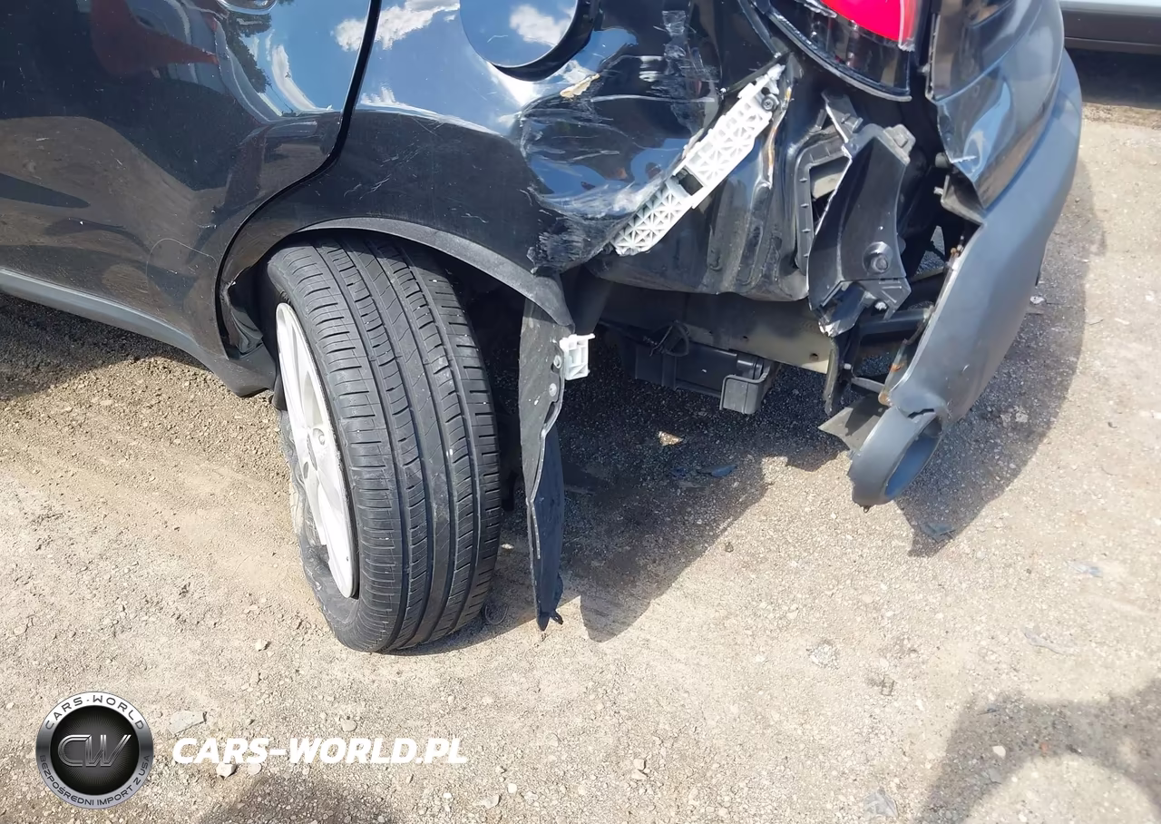 2014 Kia Soul + VIN:KNDJP3A57E7024533 - 6