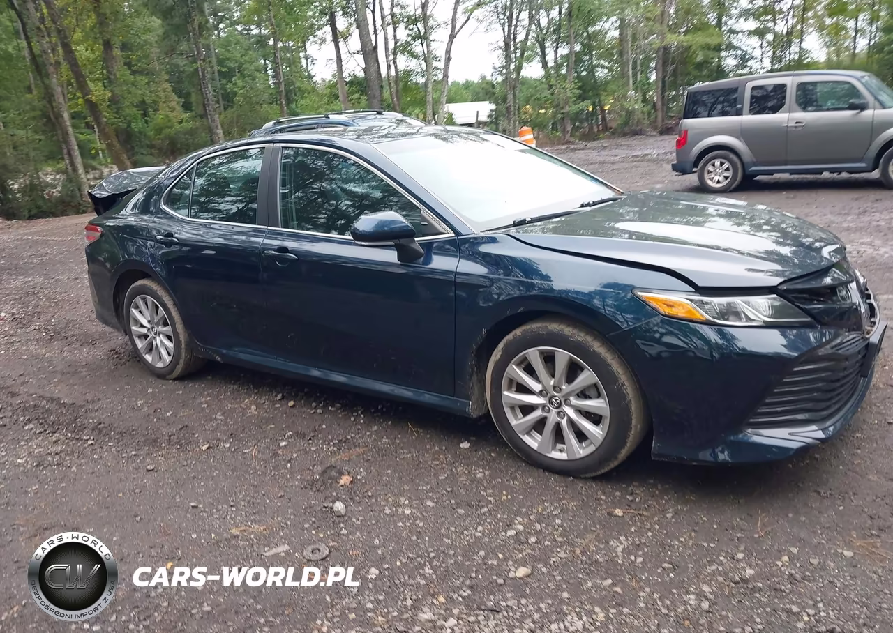 2018 Toyota Camry Le VIN:4T1B11HK5JU598514 - 1