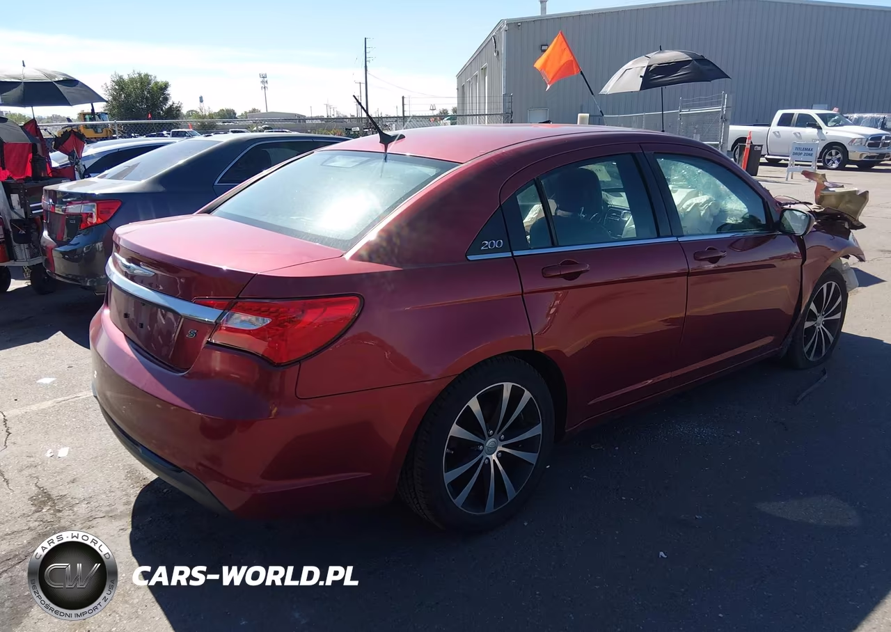 2013 Chrysler 200 Limited VIN:1C3CCBCG0DN701935 - 4