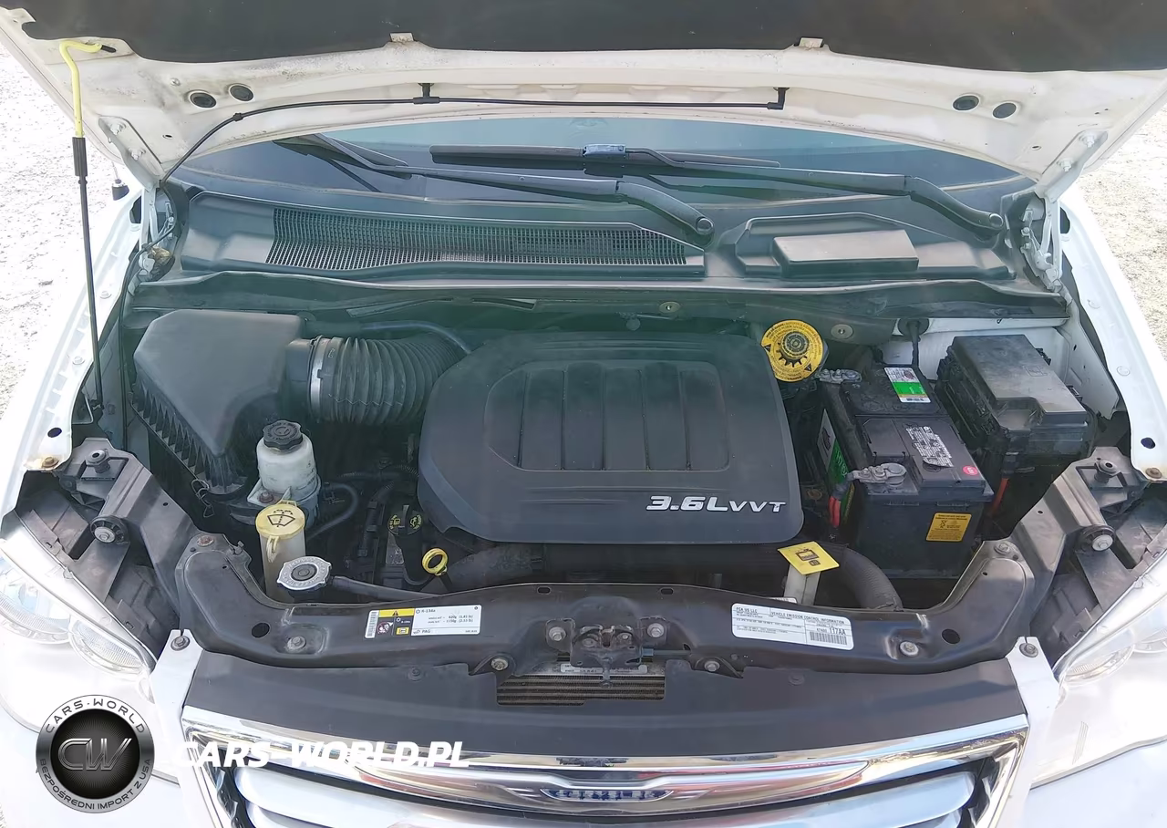 2015 Chrysler Town & Country Touring VIN:2C4RC1BG0FR726230 - 10