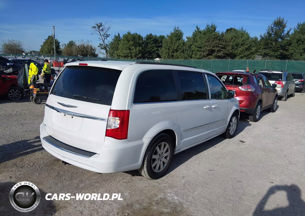 2015 Chrysler Town & Country Touring VIN:2C4RC1BG0FR726230 - 13