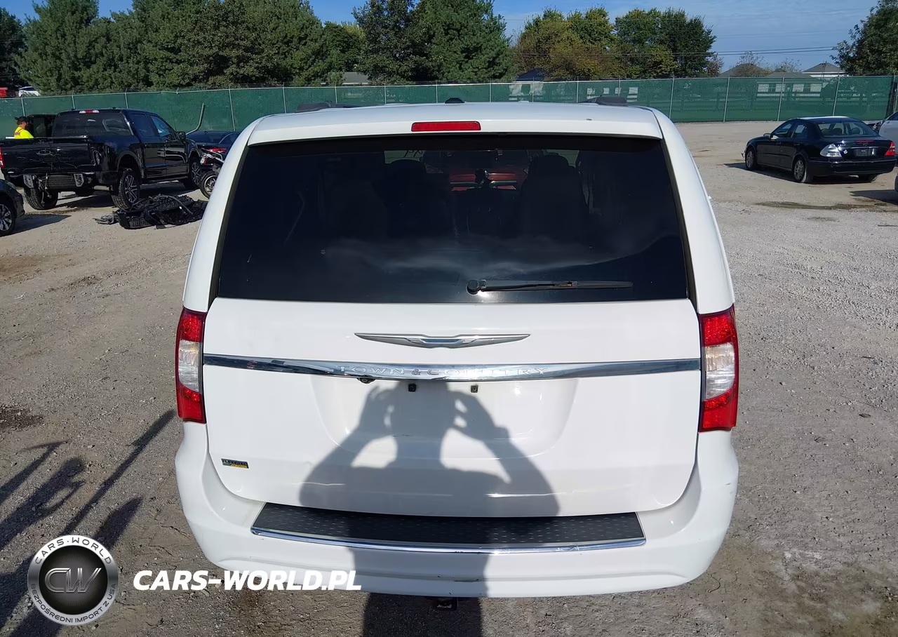2015 Chrysler Town & Country Touring VIN:2C4RC1BG0FR726230 - 14