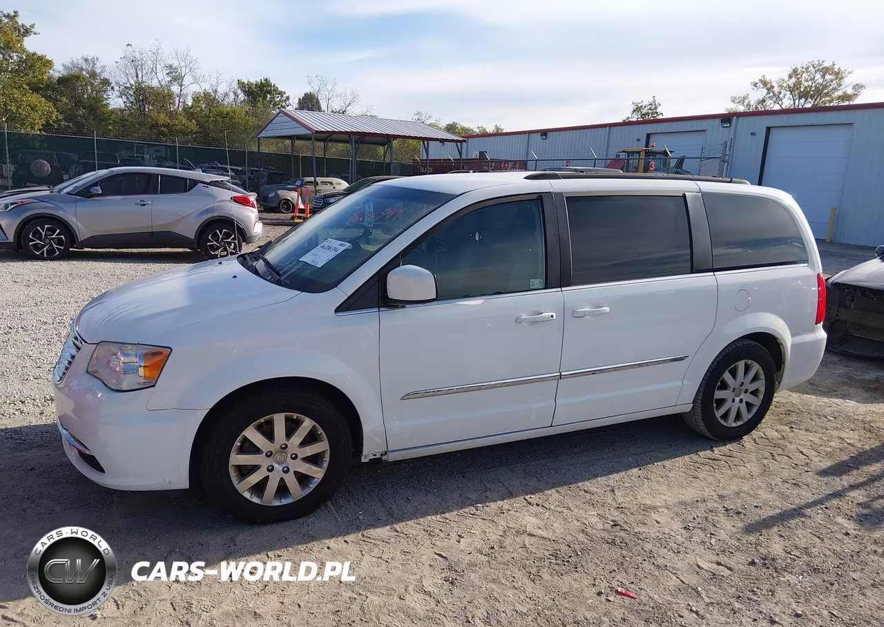 2015 Chrysler Town & Country Touring VIN:2C4RC1BG0FR726230 - 16