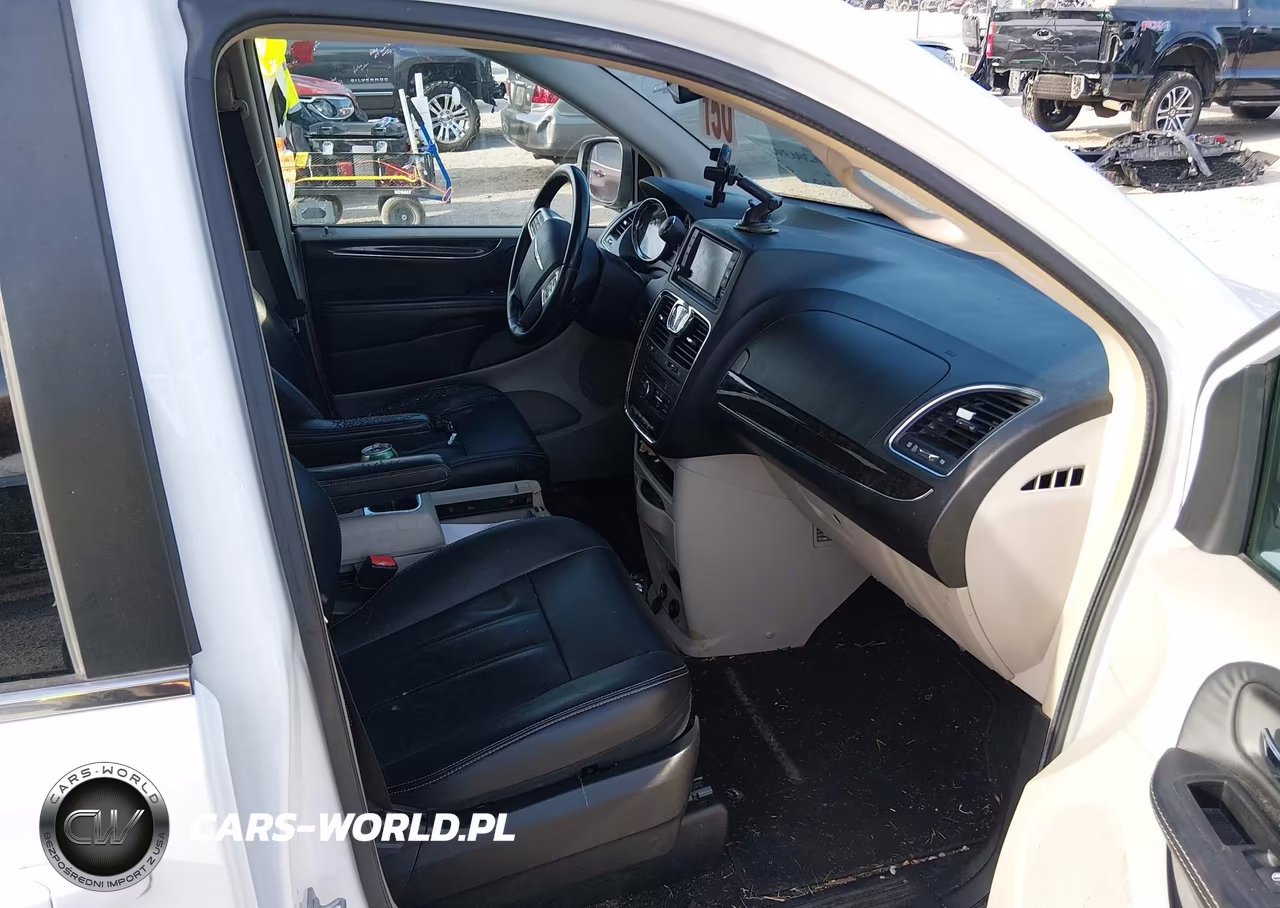 2015 Chrysler Town & Country Touring VIN:2C4RC1BG0FR726230 - 5