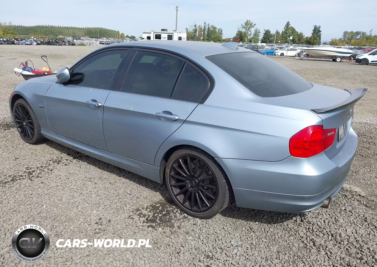 2011 BMW 3 Series 335I xDrive VIN:WBAPL5C5XBA918410 - 3