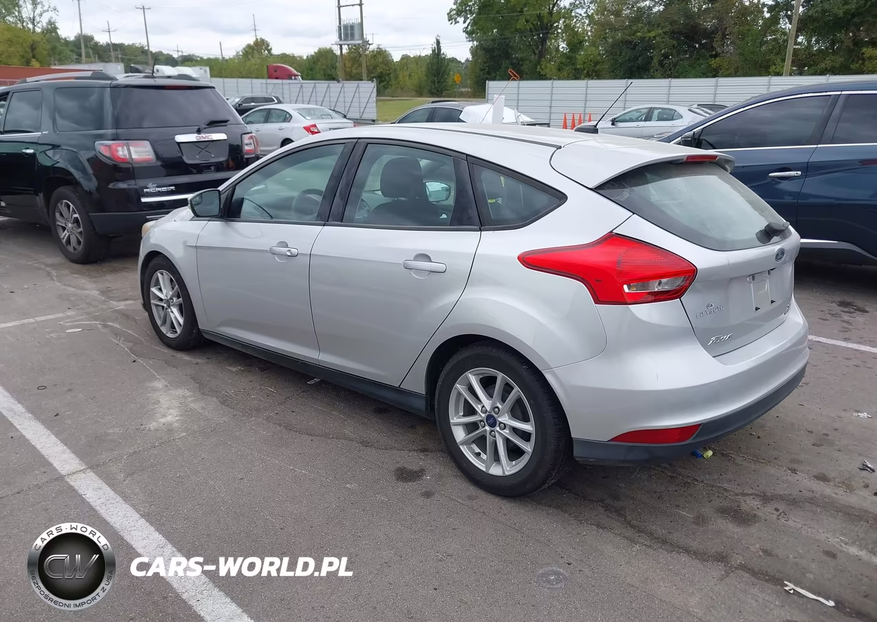 2015 Ford Focus Se VIN:1FADP3K23FL223756 - 3